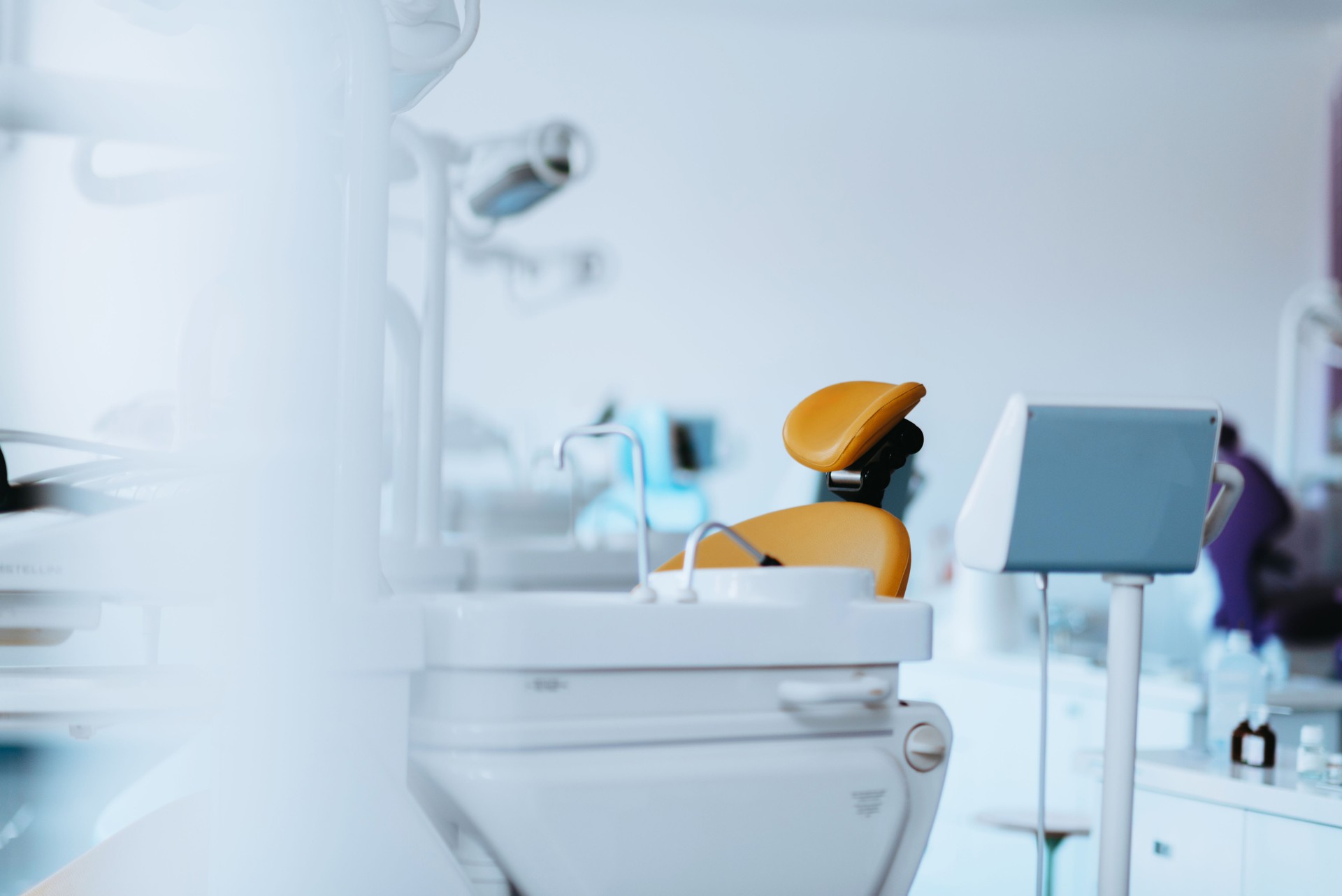 Bright and Minimalist Dental Clinic with a Clean Aesthetic